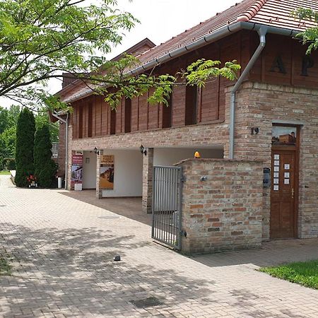 Gyulai Fuerdoe Apartman エクステリア 写真