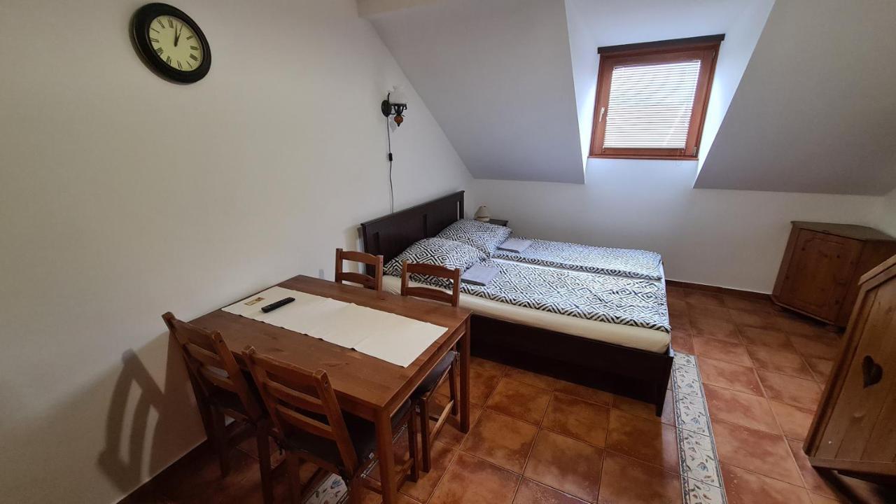 Gyulai Fuerdoe Apartman エクステリア 写真