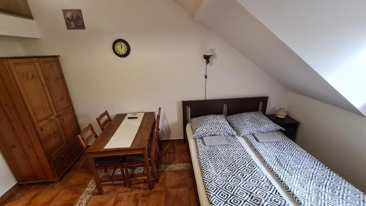 Gyulai Fuerdoe Apartman エクステリア 写真