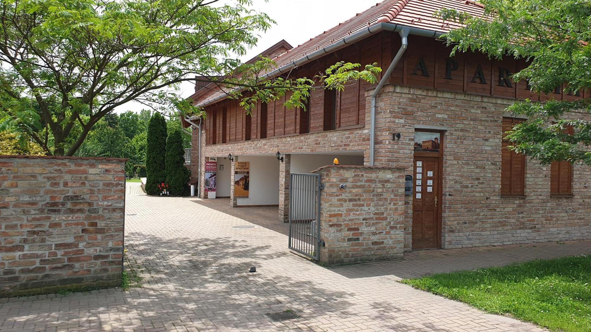 Gyulai Fuerdoe Apartman エクステリア 写真