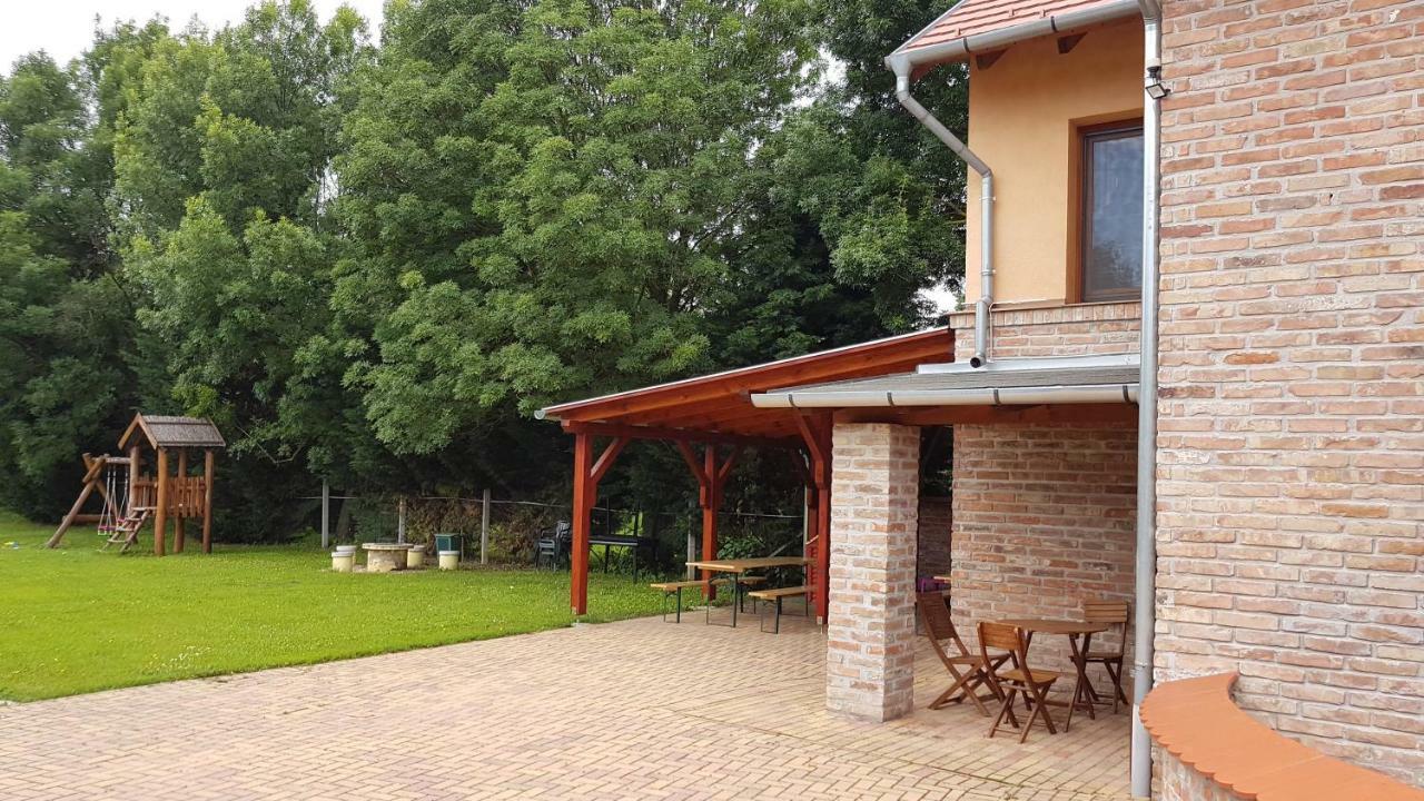 Gyulai Fuerdoe Apartman エクステリア 写真