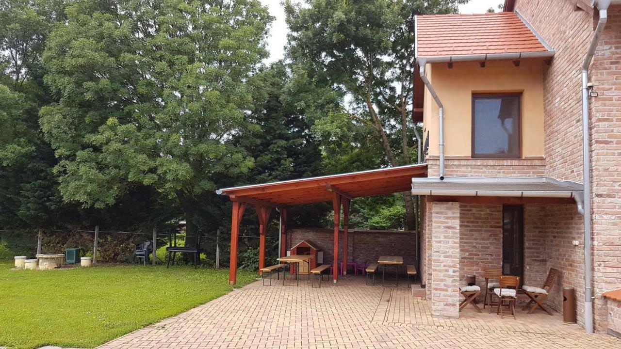 Gyulai Fuerdoe Apartman エクステリア 写真