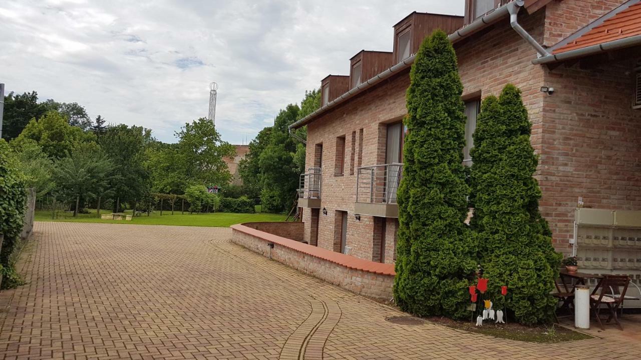Gyulai Fuerdoe Apartman エクステリア 写真